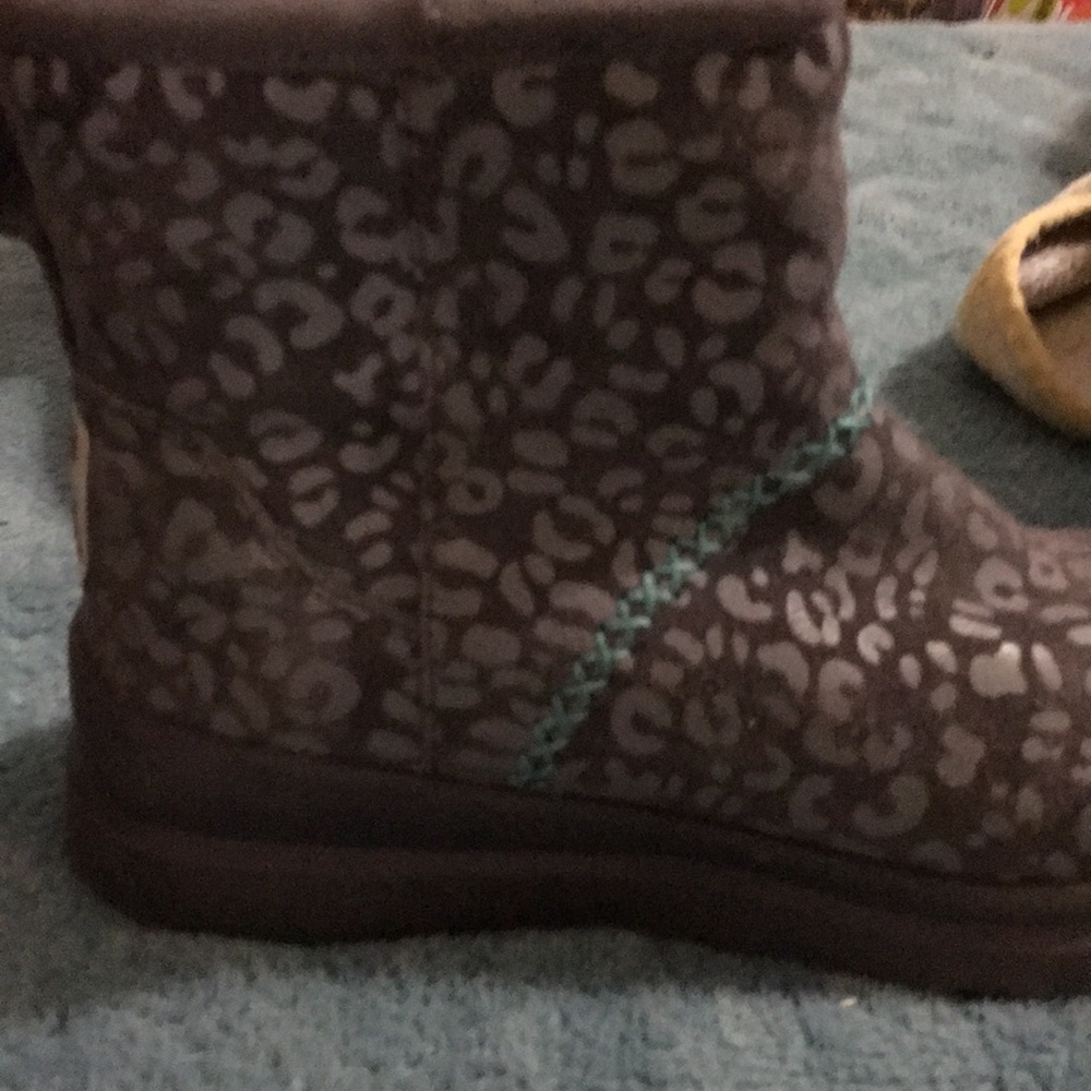 Uggs - Picture 3 of 4